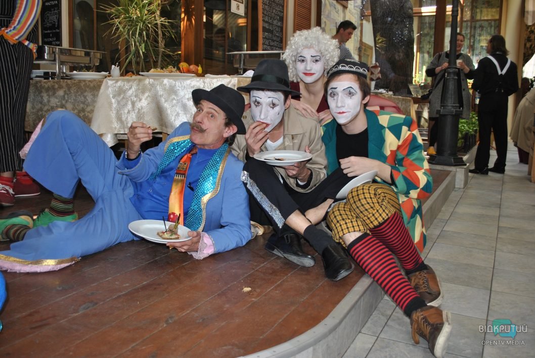 Основатель театра души и жеста «QUASAR» в Днепре: Александр Глумов о достижениях и жизненном пути - рис. 4