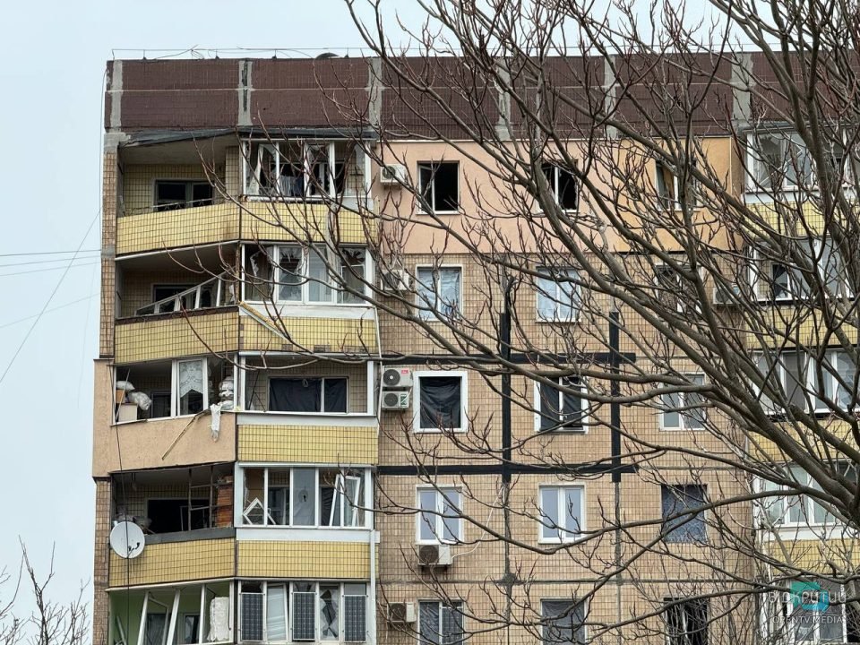 Повреждено около 400 квартир: последствия атаки оккупантов по Кривому Рогу - рис. 9