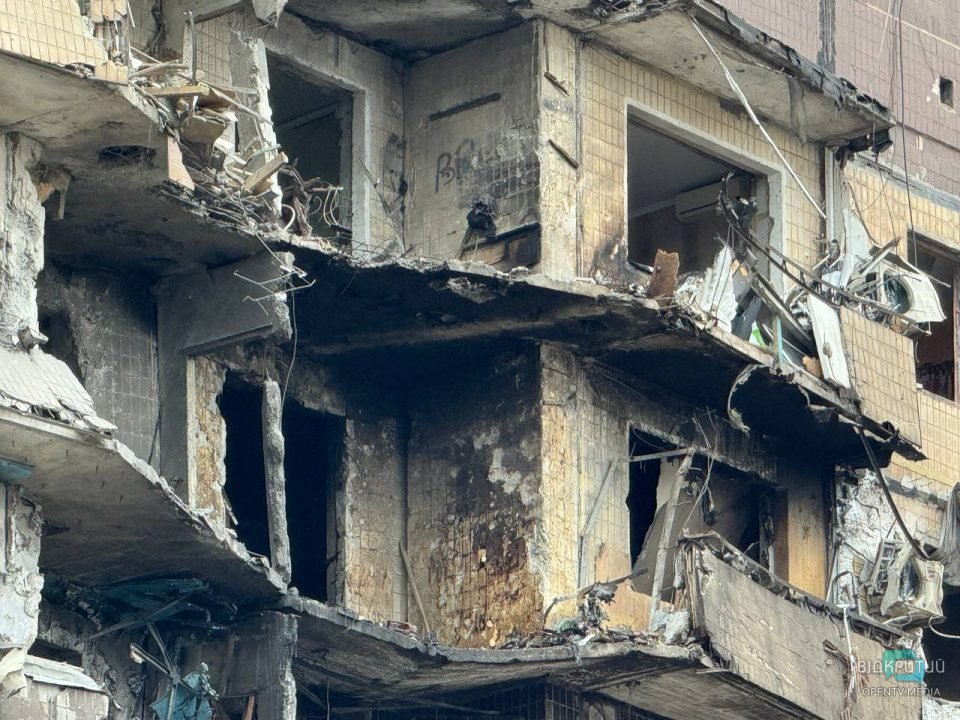 Повреждено около 400 квартир: последствия атаки оккупантов по Кривому Рогу - рис. 5