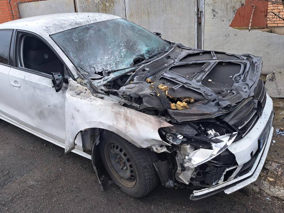 Пошкоджено комунальне підприємство, будинки і авто: наслідки ворожих обстрілів Нікополя - рис. 3