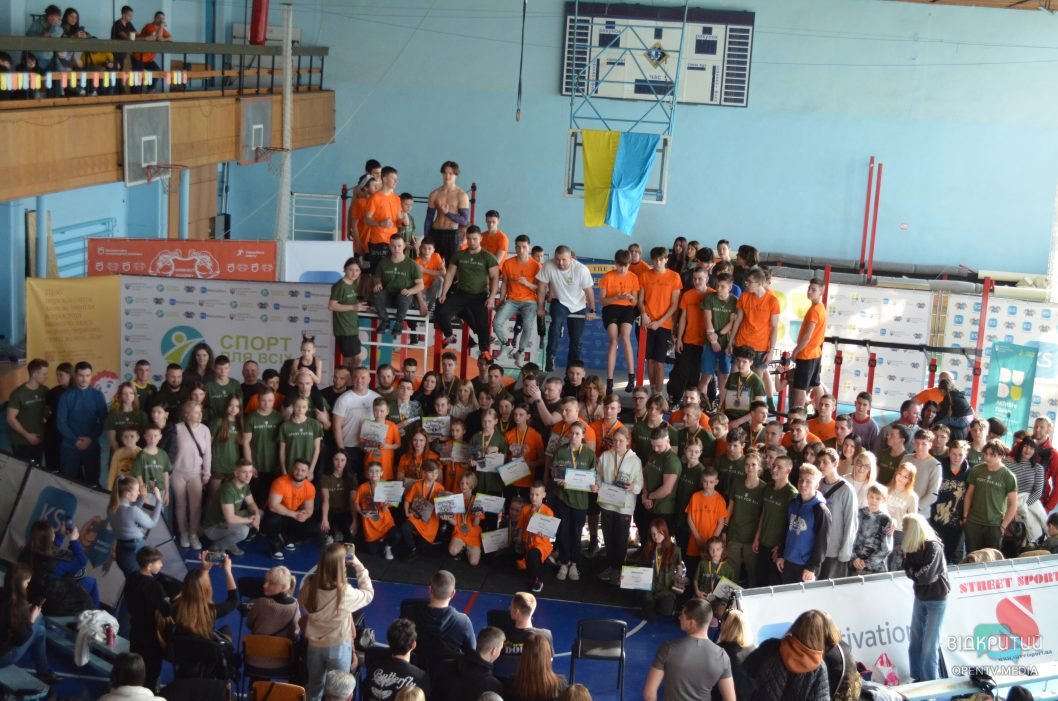 В Днепре прошел Чемпионат Украины по воркауту в честь погибших украинских защитников - рис. 53