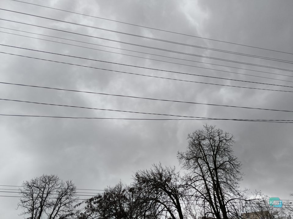 Затоплені вулиці та зламані дерева: Дніпро накрила потужна злива