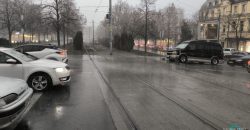 Затоплені вулиці, зламані дерева і ДТП: Дніпро накрила потужна злива