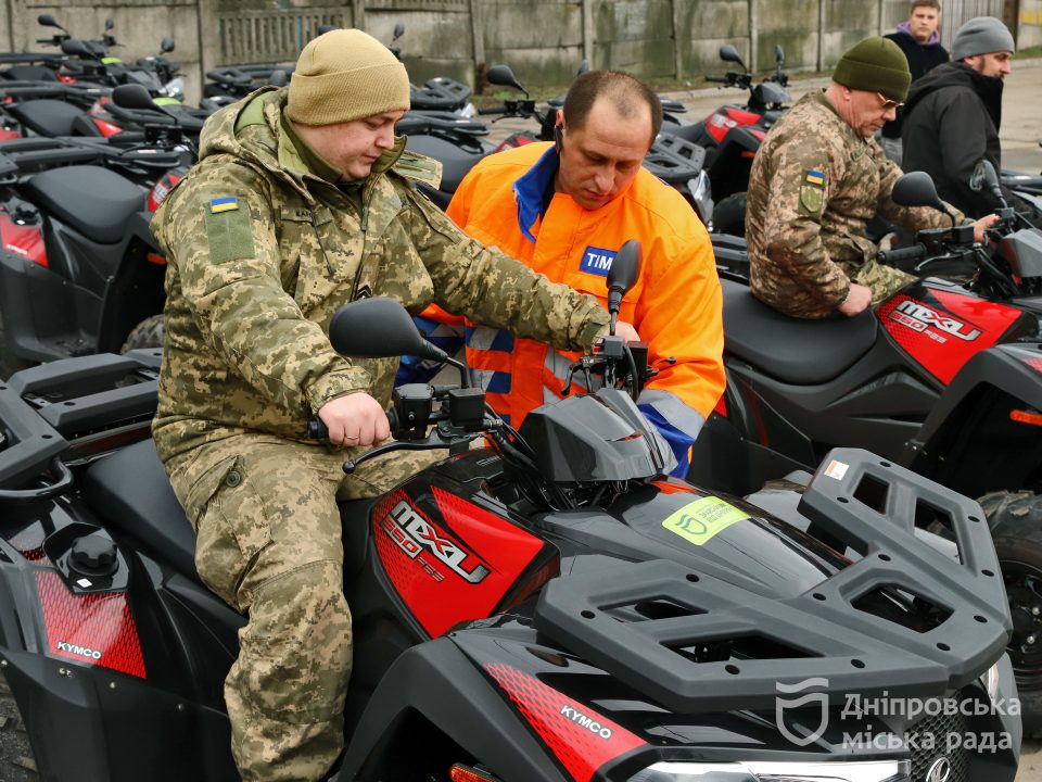 Дніпро надав Силам оборони перші 50 квадроциклів, дообладнаних для евакуації поранених - рис. 2