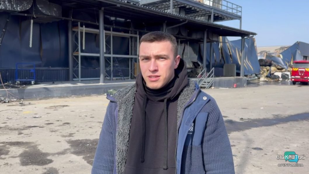 В Никополе разбирают завалы на месте удара по торговому центру - рис. 5