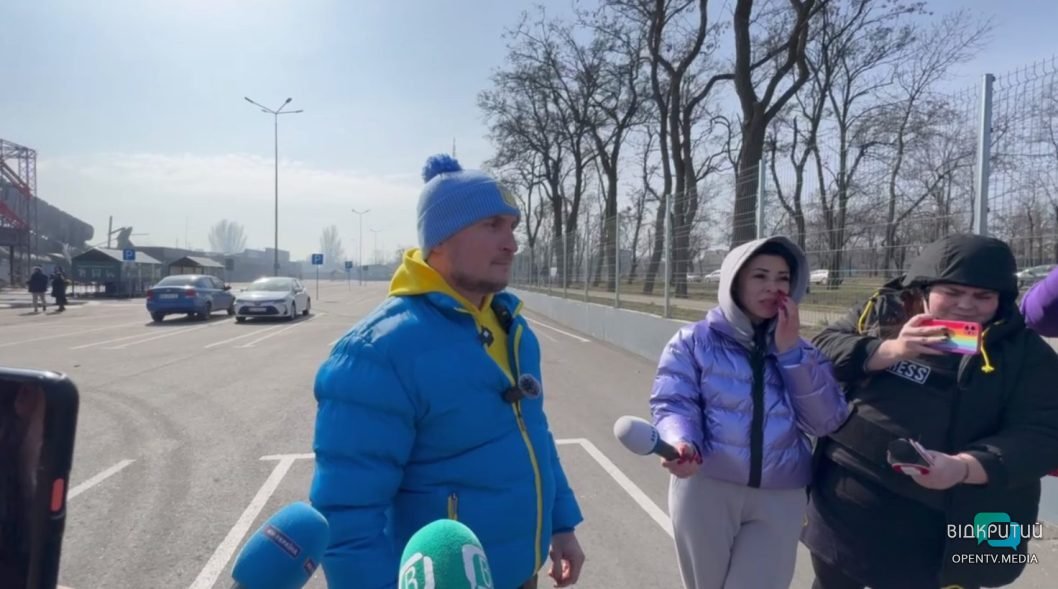 В Никополе разбирают завалы на месте удара по торговому центру - рис. 4