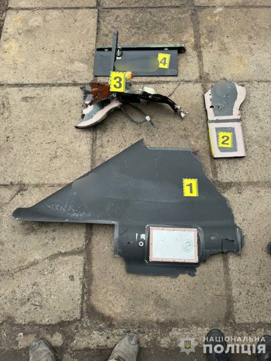 Дивом не здетонувала: на Дніпропетровщині знешкодили бойову частину "Шахеда", яка влетіла у багатоповерхівку - рис. 1