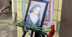 В Днепропетровской области провели в последний путь женщину, погибшую во время ракетного удара по Кривому Рогу - рис. 1
