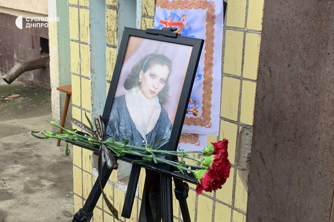 На Дніпропетровщині провели в останню путь одну із загиблих під час ракетного удару у Кривому Розі