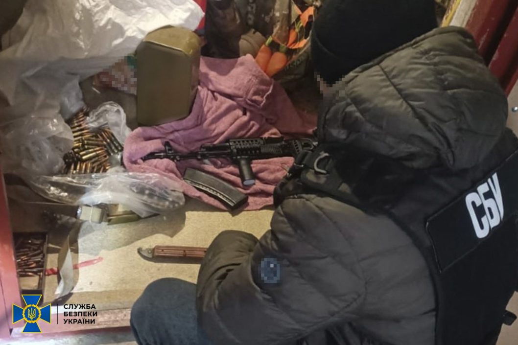 На Дніпропетровщині затримали місцевого жителя, який намагався продати ручний кулемет