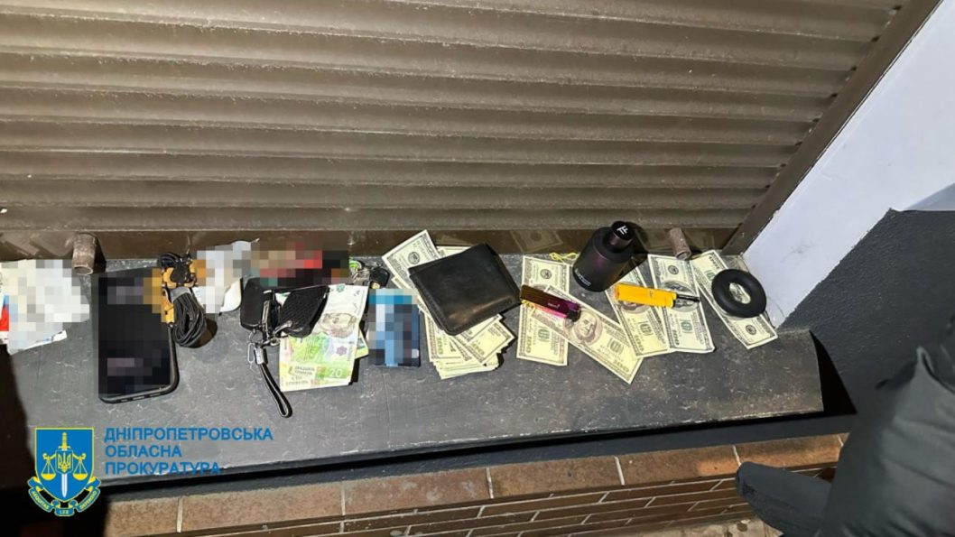 У Дніпрі чоловік вимагав сплатити неіснуючий борг та погрожував розправою