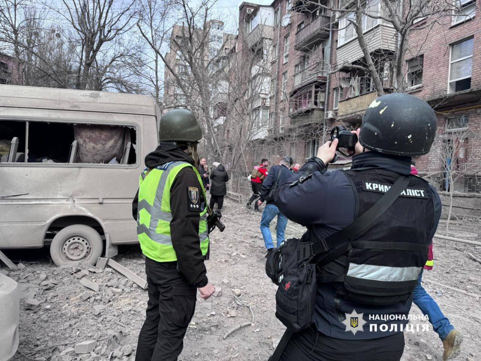 Внаслідок ракетного удару окупантів по Києву постраждали щонайменше 5 мешканців