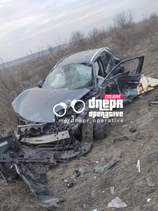 Смертельна ДТП на виїзді з Дніпра: Lexus зіткнувся з двома вантажівками - рис. 1