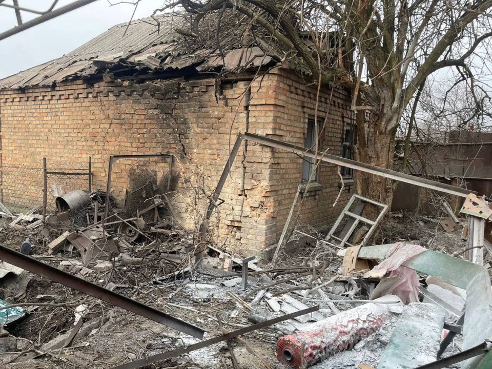 Гатили з артилерії та атакували дронами-камікадзе: наслідки обстрілу Нікопольщини - рис. 1