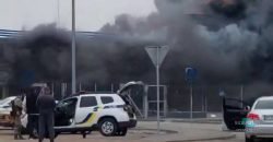 Окупанти поцілили по торгівельному центру в Нікополі, спалахнула пожежа - рис. 7