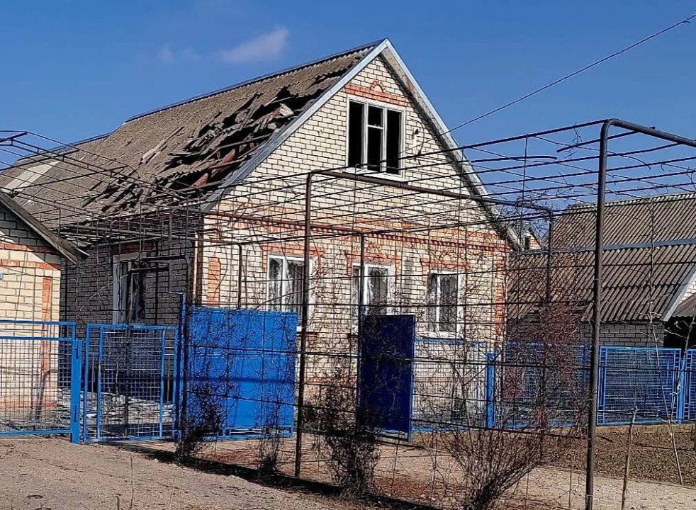 Внаслідок ворожого обстрілу Дніпропетровщини постраждала 23-річна дівчина
