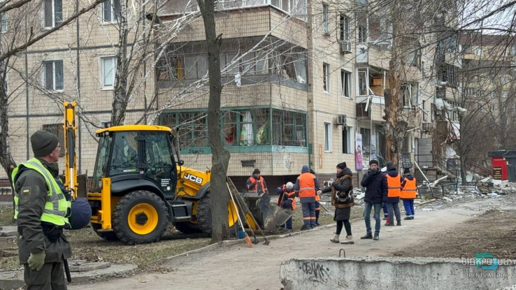 Повреждено около 400 квартир: последствия атаки оккупантов по Кривому Рогу - рис. 8