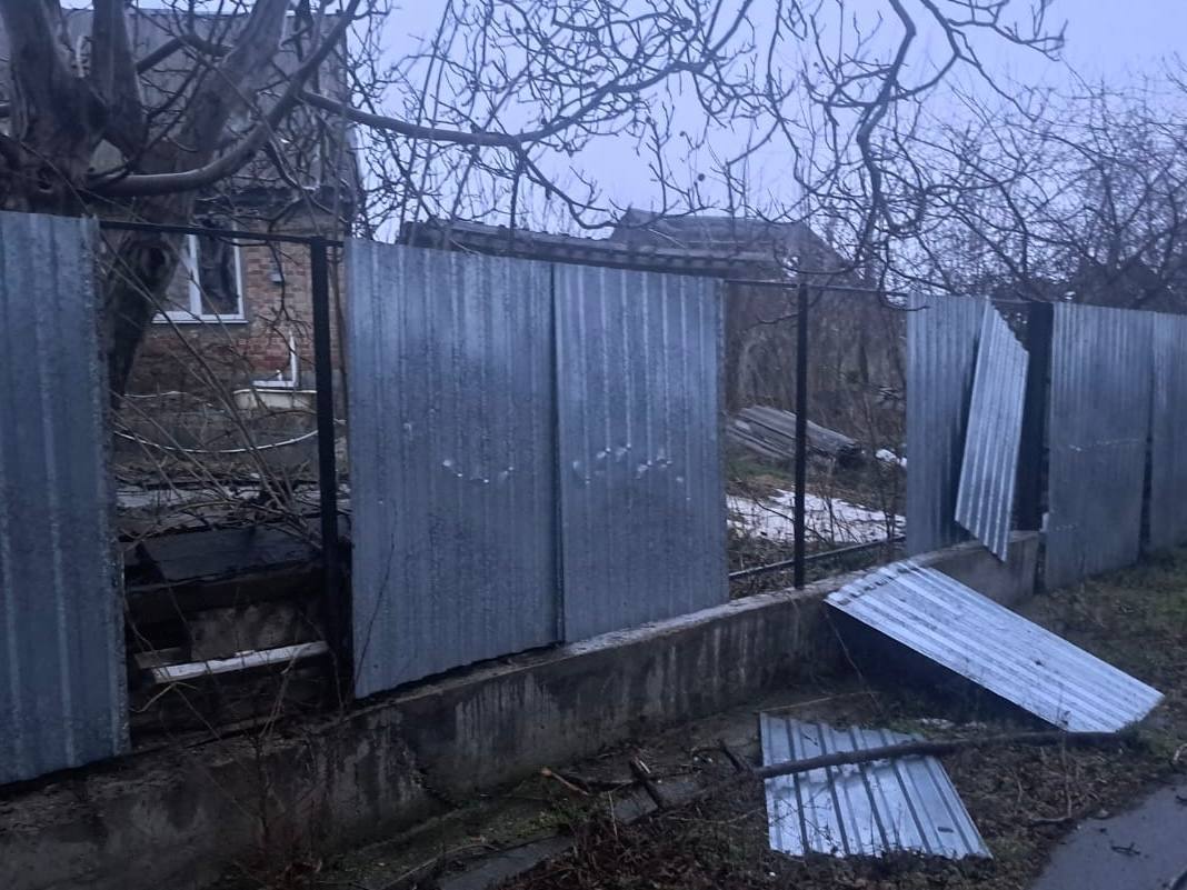 Окупанти 10 разів атакували Нікопольський район: пошкоджено будинки  - рис. 2