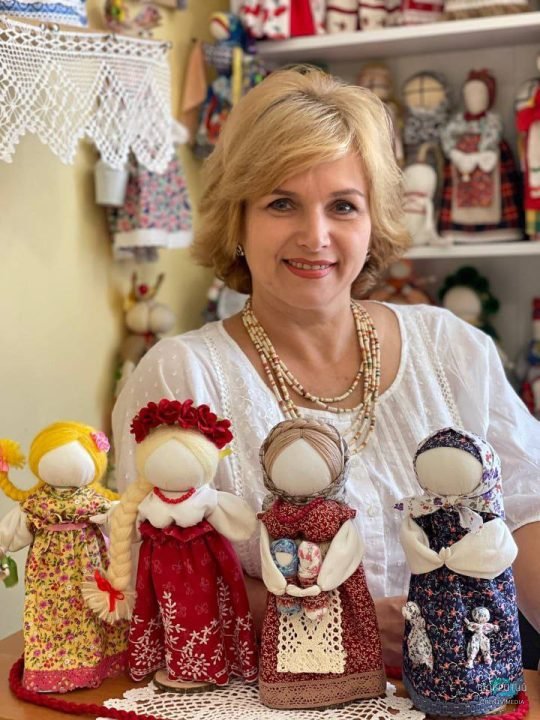 Заснувала майстерню усвідомленої творчості у Дніпрі: Інна Івінська про життєвий шлях і створення унікальних ляльок