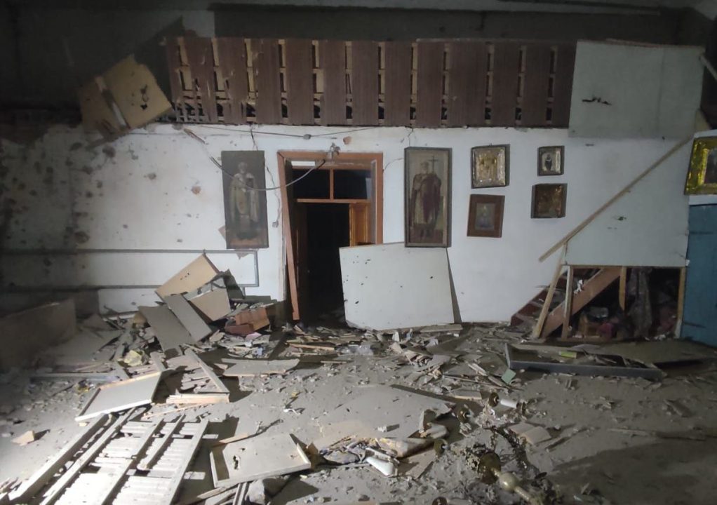 Вночі окупанти тричі били по Нікопольщині: пошкоджено церкву, будинки та ЛЕП - рис. 1
