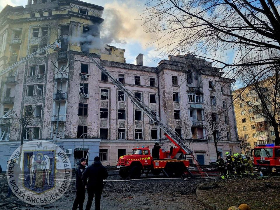 Окупанти завдали ракетного удару по Києву: постраждали щонайменше 12 людей - рис. 4