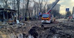 Окупанти завдали ракетного удару по Києву: постраждали щонайменше 12 людей - рис. 1
