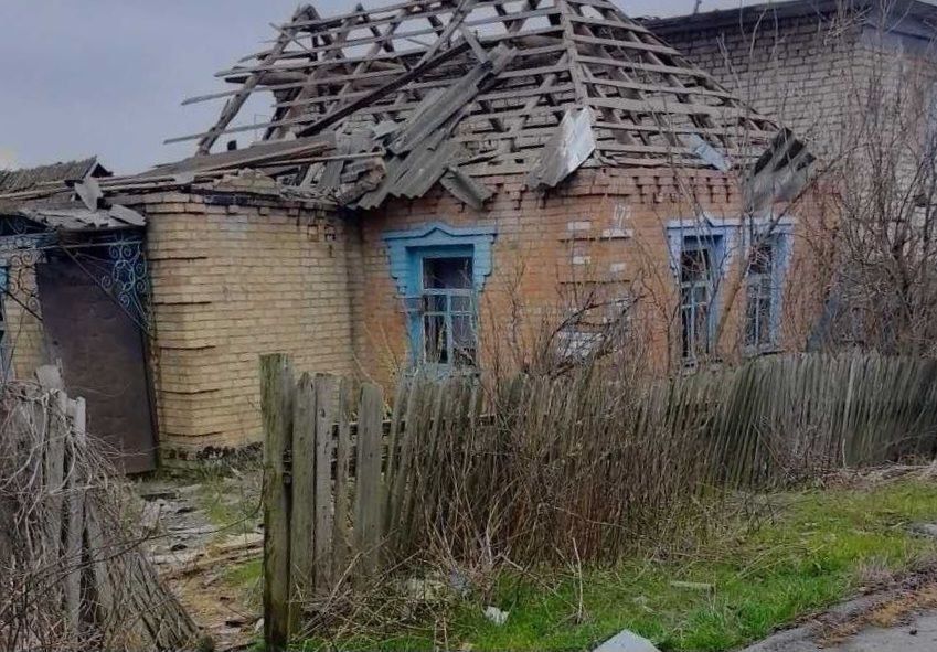 Постраждала людина, пошкоджені будинки: ворог протягом дня 10 разів атакував Нікополь