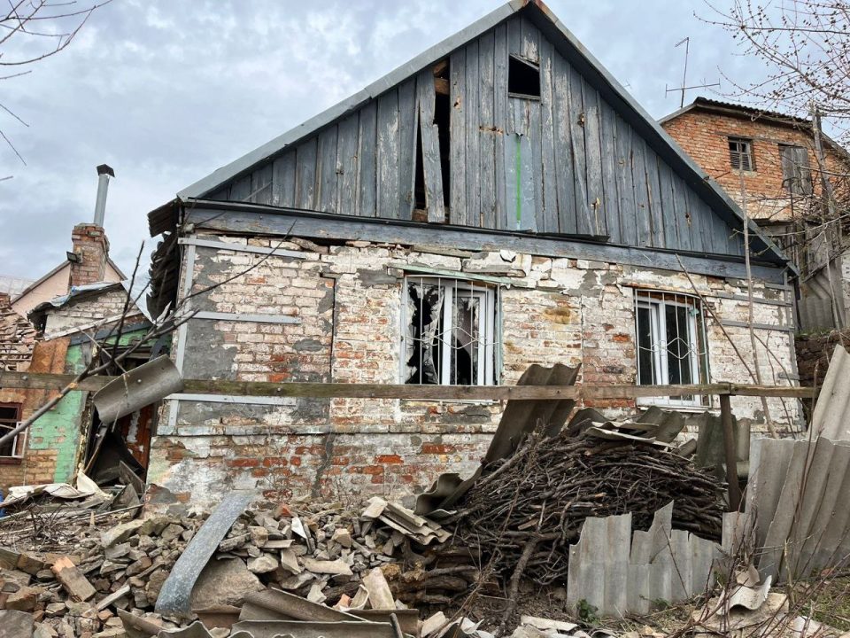 Пошкоджені агрофірма, приватні будинки та ЛЕП: протягом дня окупанти 5 разів обстрілювали Дніпропетровщину - рис. 1