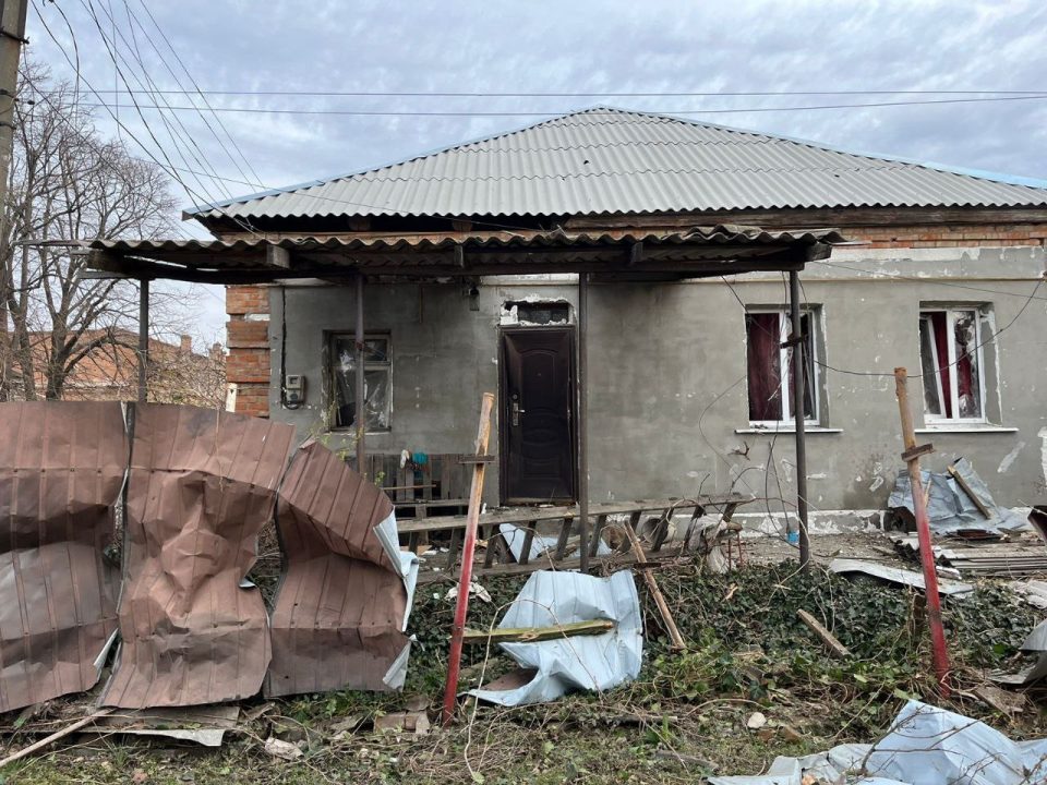 Пошкоджені агрофірма, приватні будинки та ЛЕП: протягом дня окупанти 5 разів обстрілювали Дніпропетровщину - рис. 3