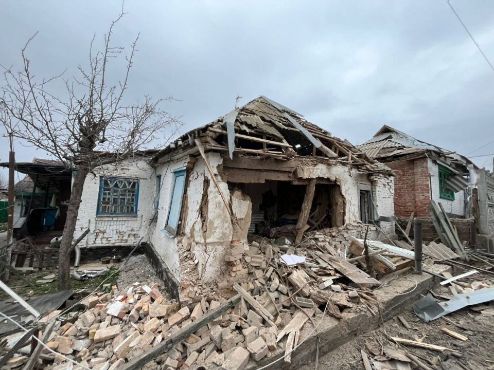 Окупанти обстріляли Нікопольщину з артилерії: постраждала 91-річна жінка - рис. 1