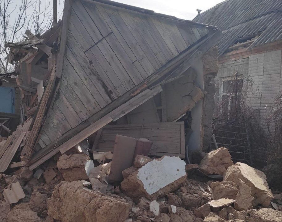 Российские оккупанты 10 раз атаковали Никопольщину: есть масштабные разрушения - рис. 2