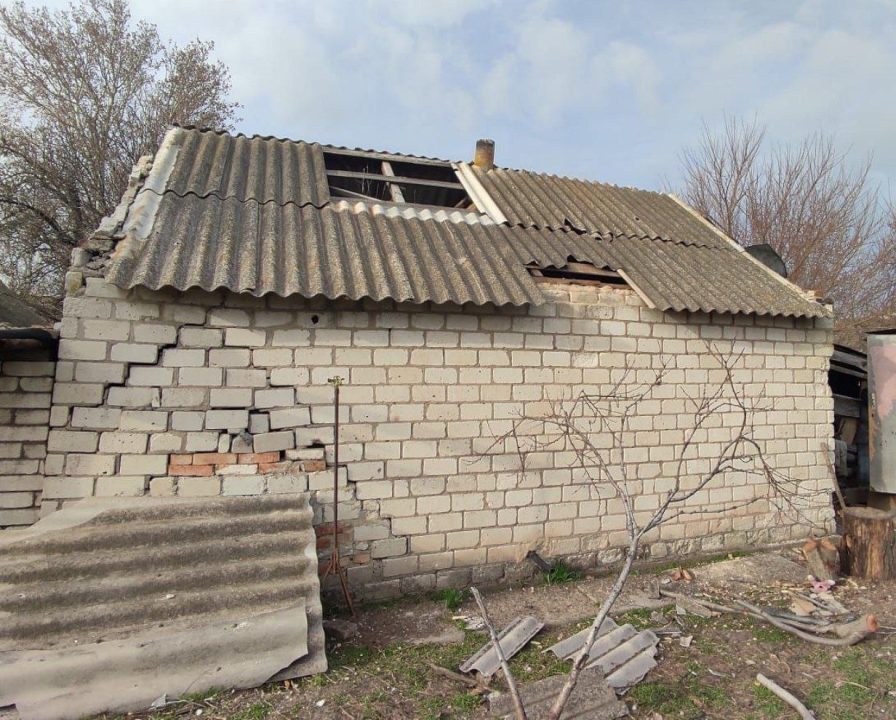 Российские оккупанты 10 раз атаковали Никопольщину: есть масштабные разрушения - рис. 4