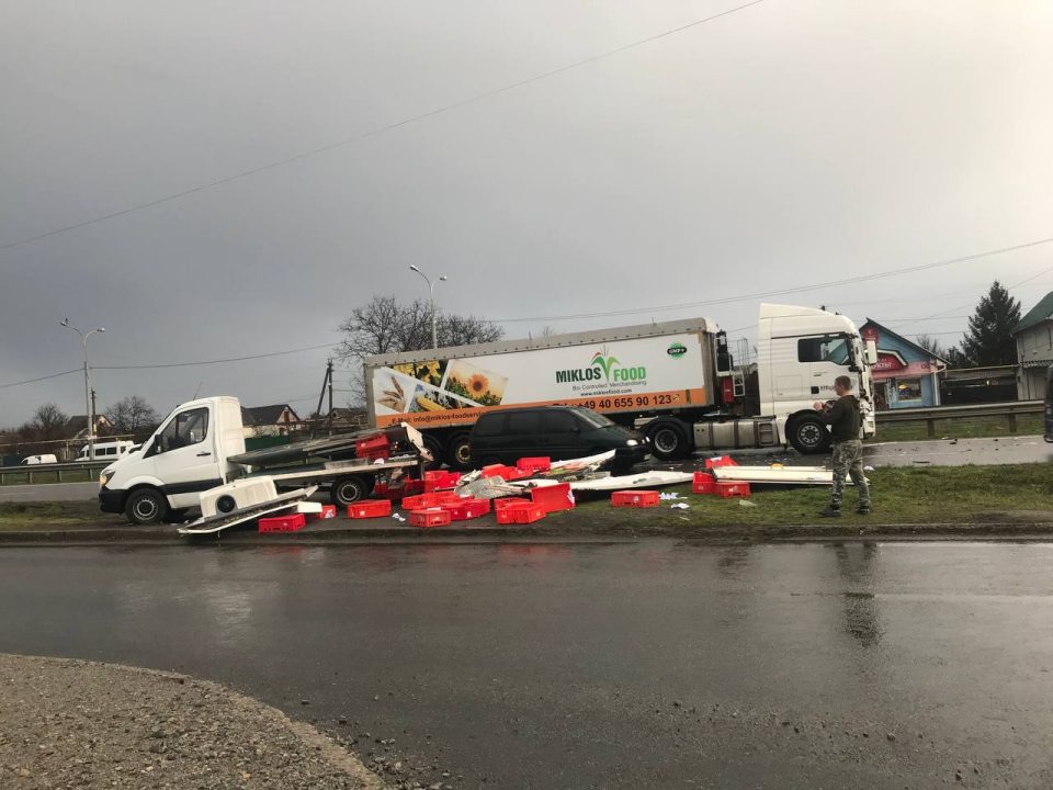 Затоплені вулиці, зламані дерева і ДТП: Дніпро накрила потужна злива - рис. 1