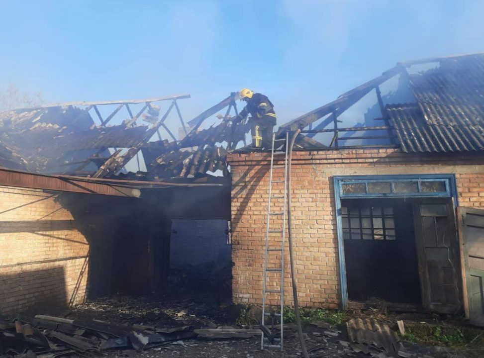 Окупанти 18 разів атакували Нікопольщину дронами та артилерією: є масштабні руйнування - рис. 1