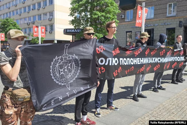 На центральной площади Днепра провели акцию в поддержку украинских военнопленных - рис. 2