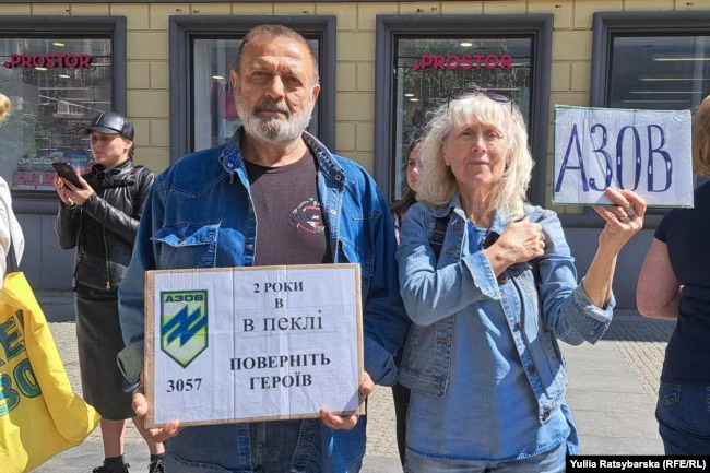 На центральній площі Дніпра провели акцію на підтримку українських військовополонених - рис. 1