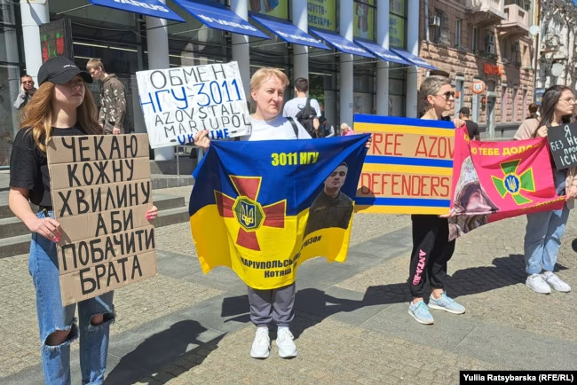 На центральной площади Днепра провели акцию в поддержку украинских военнопленных - рис. 3