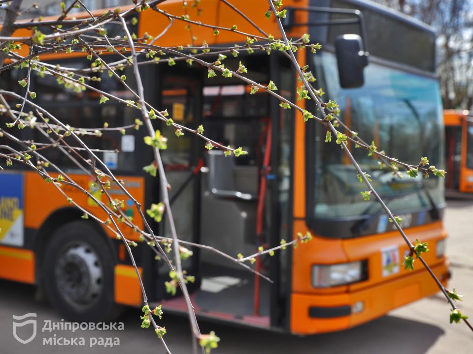Для різних галузей міського господарства: до Дніпра прибула партія автобусів з Мілана - рис. 3