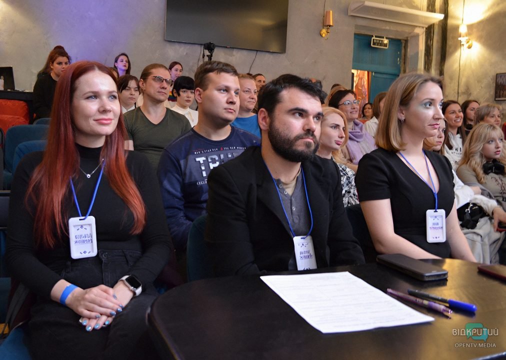 Патріотичні вірші та творчі постановки: у Дніпрі пройшов театральний ...