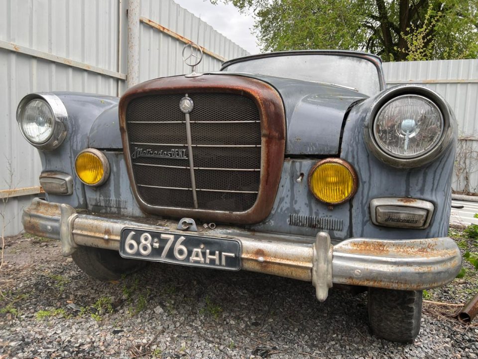 Музей «Машини Часу» у Дніпрі поповнився унікальним автомобілем