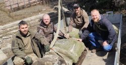 У Дніпро доставили чергові скульптури кам'яних баб