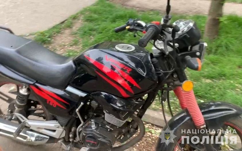 Давав хабар, але не пощастило: на Дніпропетровщині зупинили мотоцикліста на підпитку