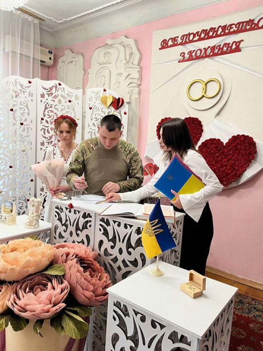 Вплинула дзеркальна дата: на Дніпропетровщині в одному РАЦСІ за день уклали 9 шлюбів