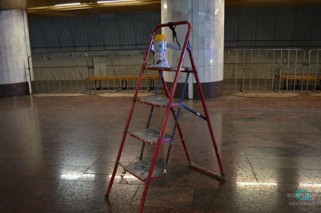 «Як звучить Дніпро»: на станції метро «Вокзальна» провели масштабний музично-поетичний концерт - рис. 5