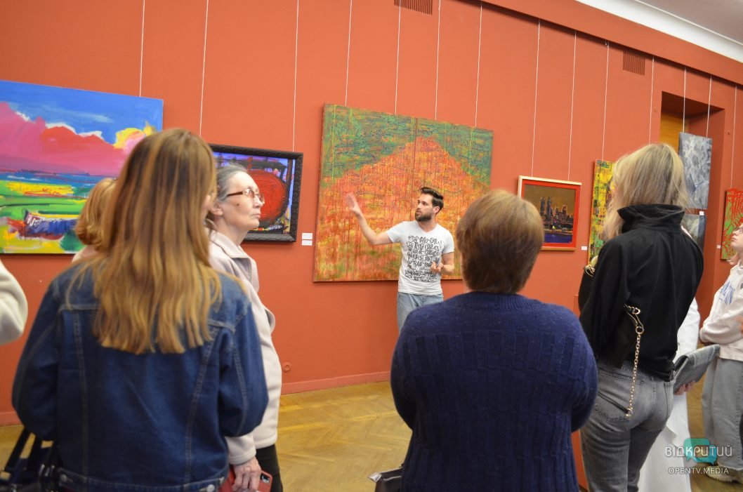 У Дніпрі до 110-річчя художнього музею створили унікальну світлову інсталяцію «Душа»