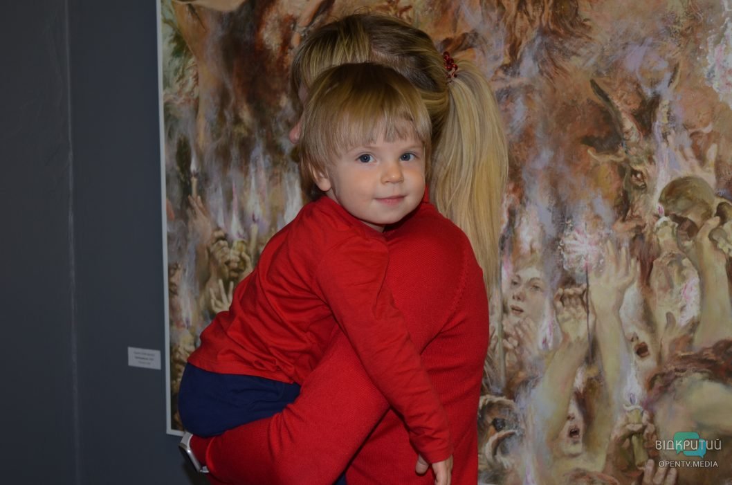 У Дніпрі до 110-річчя художнього музею створили унікальну світлову інсталяцію «Душа»