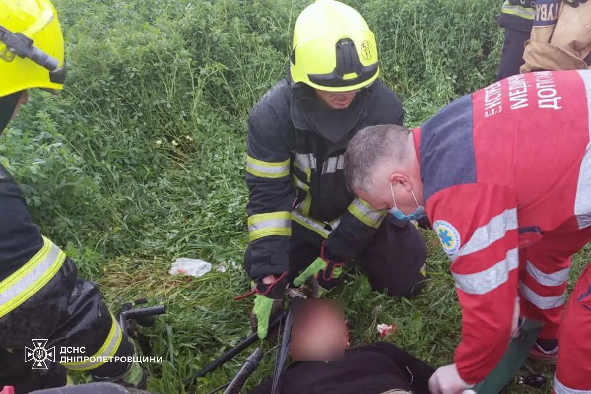 На Дніпропетровщині кермо мотоблока пробило око 72-річного чоловіка