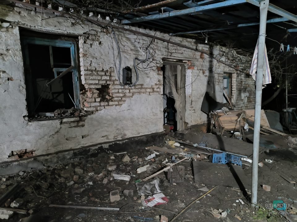 Пошкоджено понад 30 будинків: наслідки падіння уламків збитої ракети у Дніпрі - рис. 13