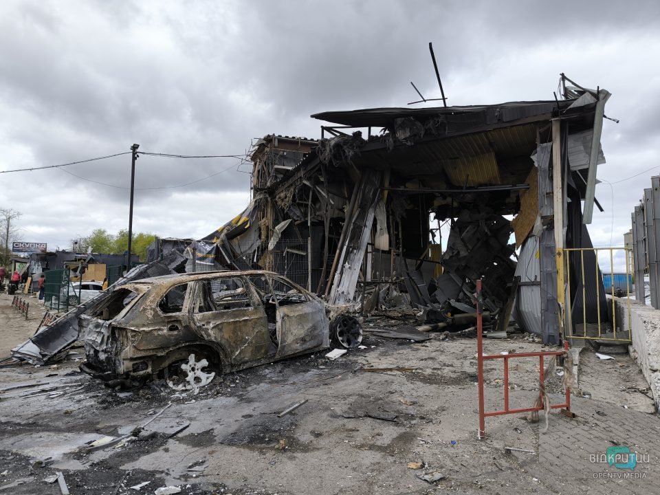 Пошкоджені зо три десятки приватних будинків: наслідки масованої ракетної атаки по Дніпропетровщині