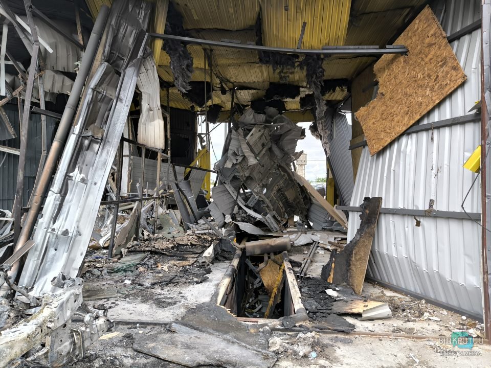 Ракетна атака на Дніпро: на автовокзалі повністю зруйновано СТО